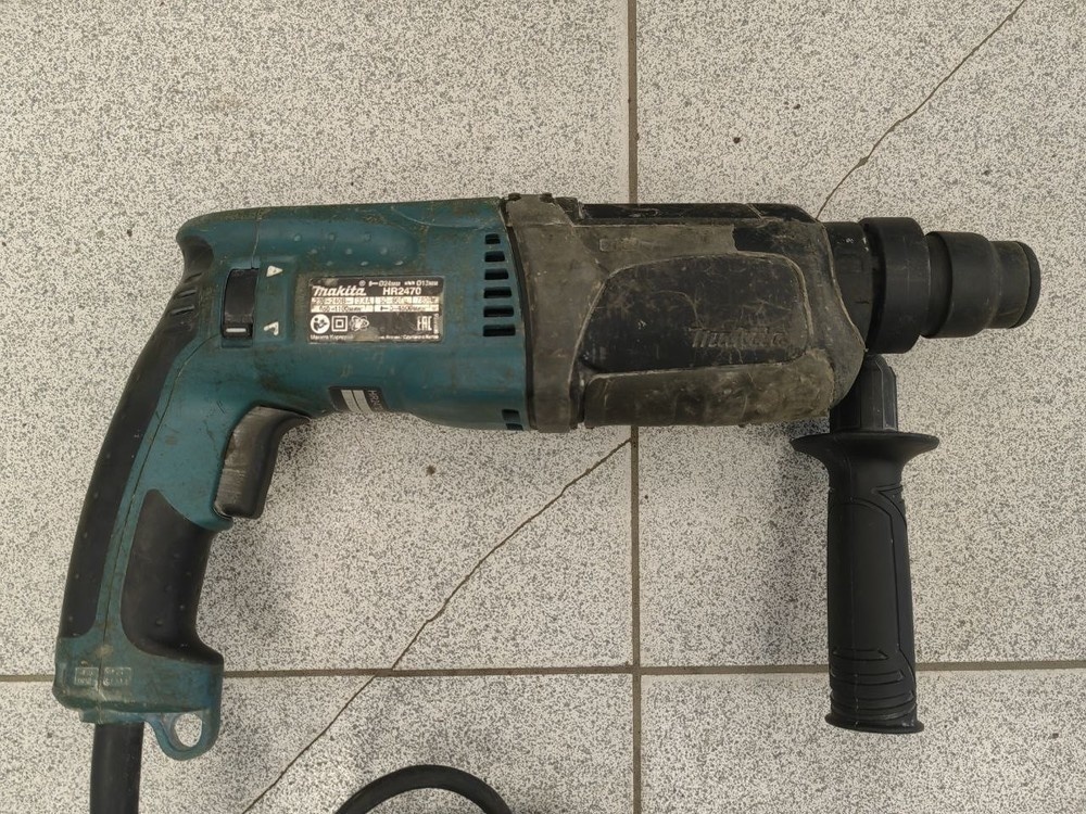 Перфоратор Makita HR 2470