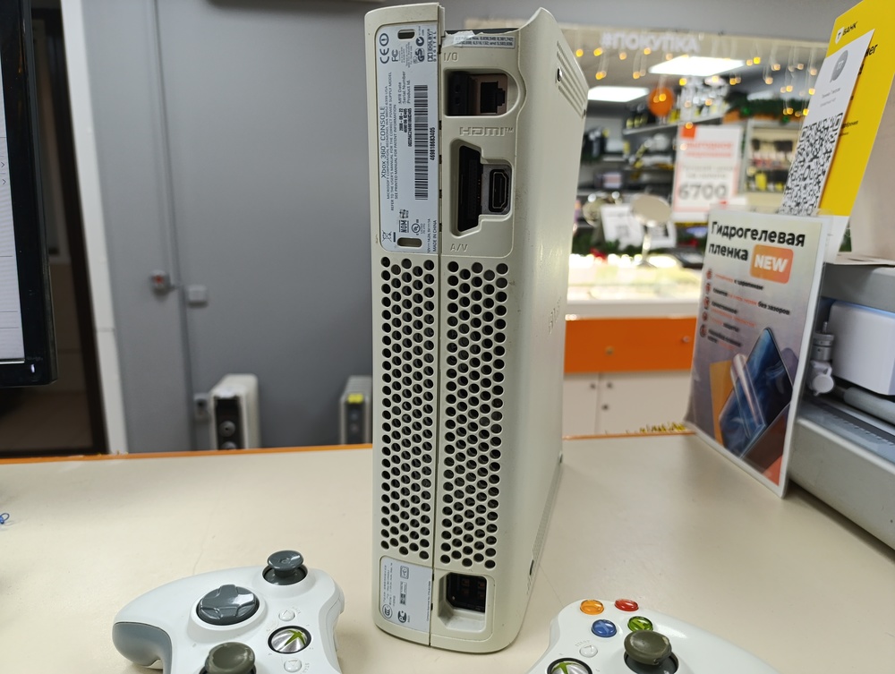 Игровая приставка Xbox 360;