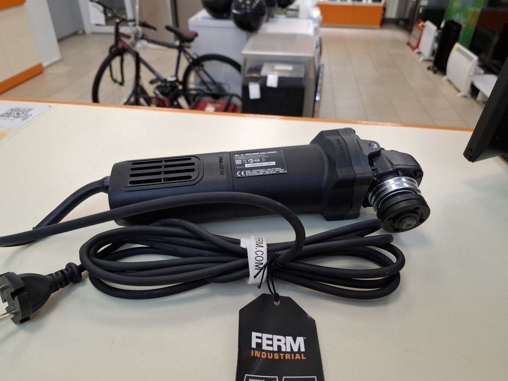 Угловая шлифмашина Ferm AGM1095P