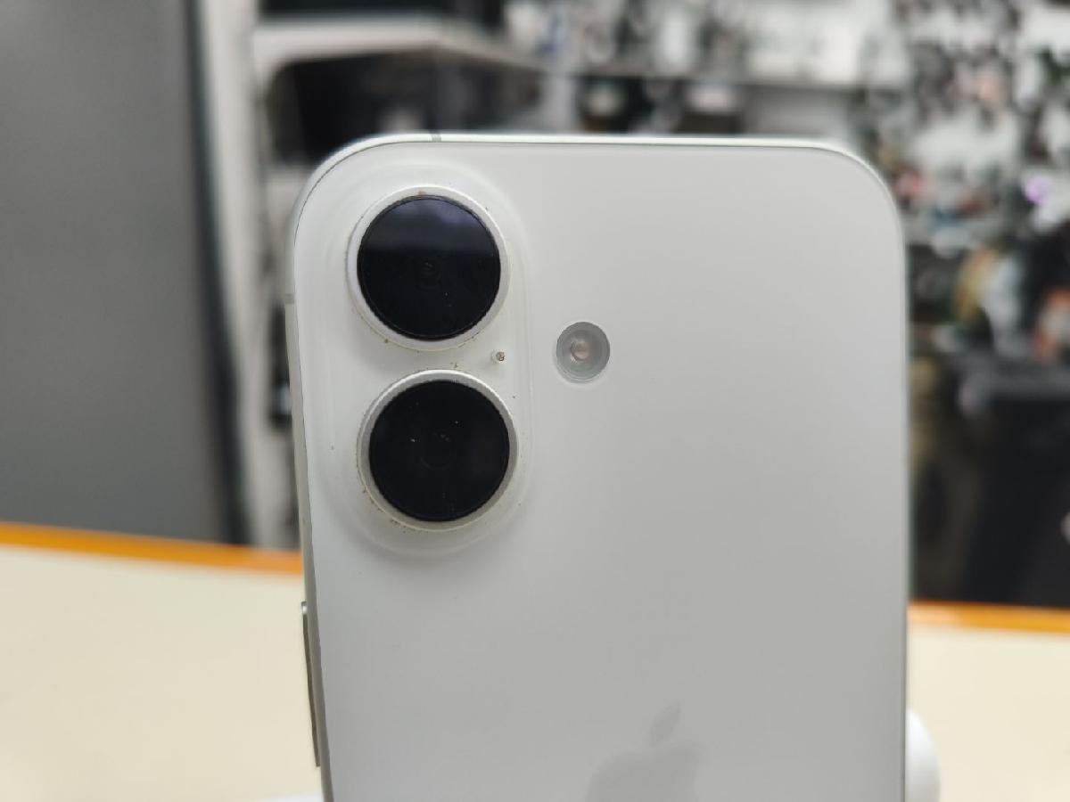 Смартфон Apple Iphone 16 128Gb