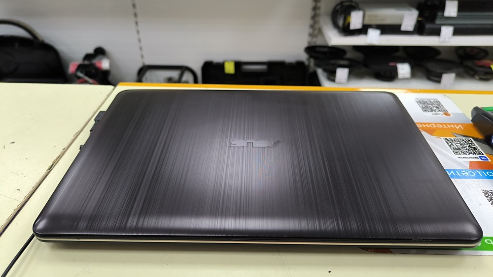 Ноутбук ASUS; Pentium N4200, GeForce 920MX, 4 Гб, Нет, 240 Гб