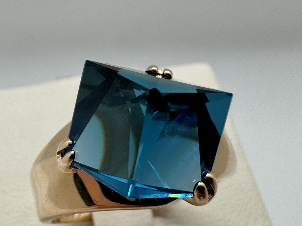 КОЛКМ585 КОЛЬЦО С КАМНЕМ (Au 585)