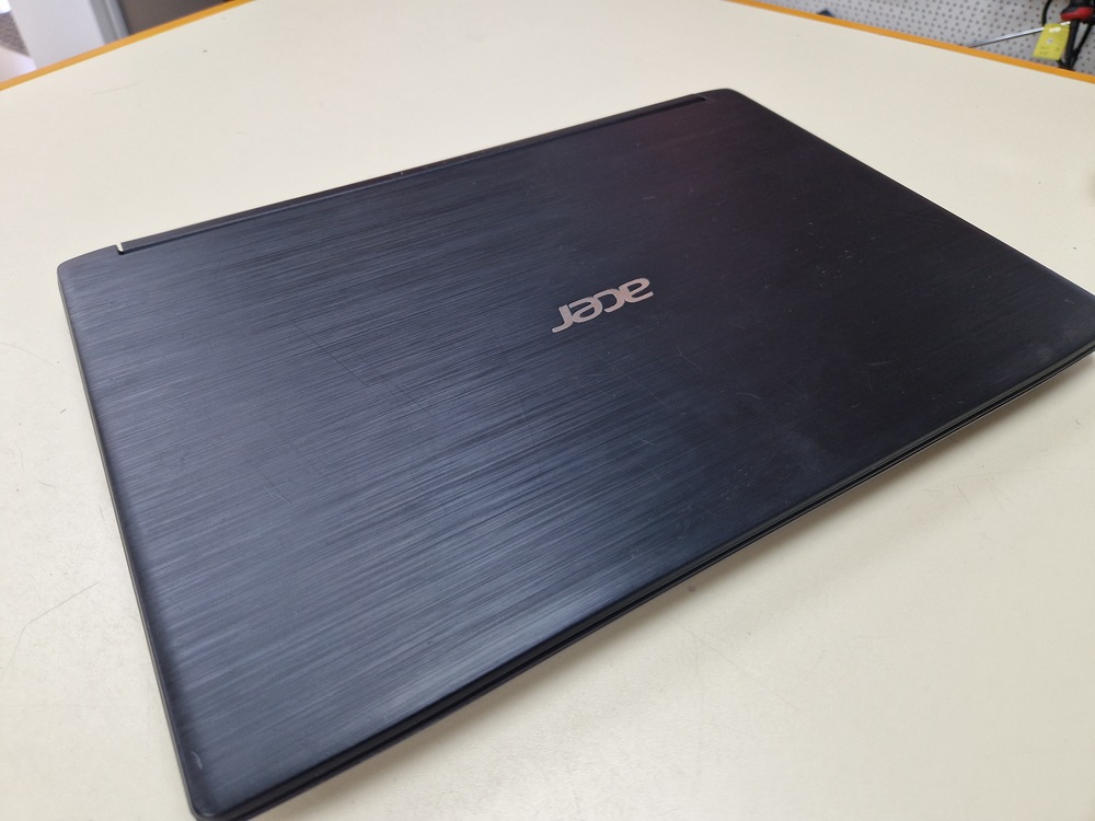 Ноутбук Acer; Ryzen 5 2500U, Radeon Vega 8, 4 Гб, Нет, 500 Гб