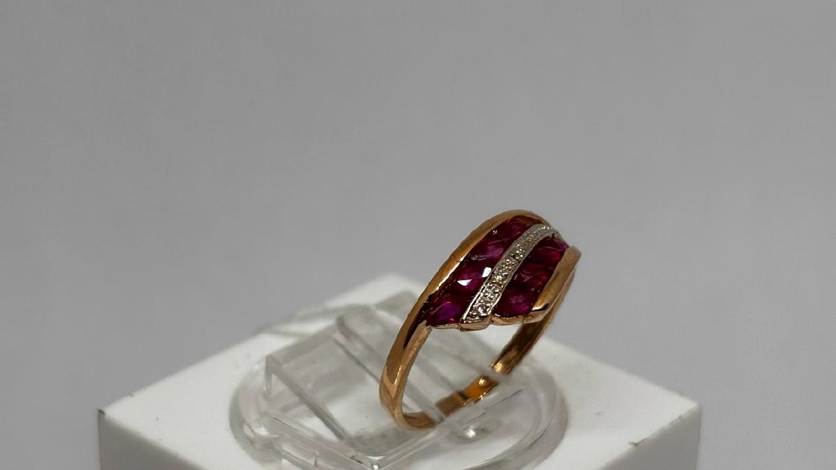 КОЛЬЦО С КАМНЯМИ (Au 585)