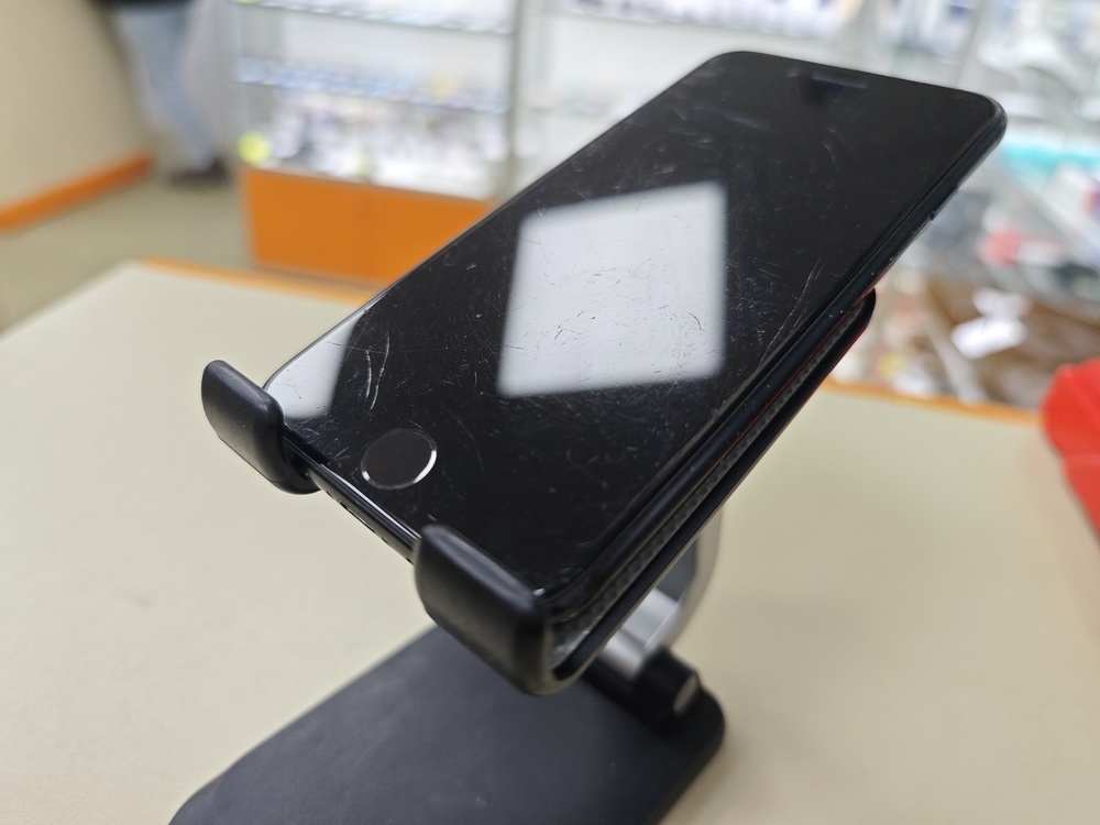 Смартфон Apple iPhone SE 2020 64Gb