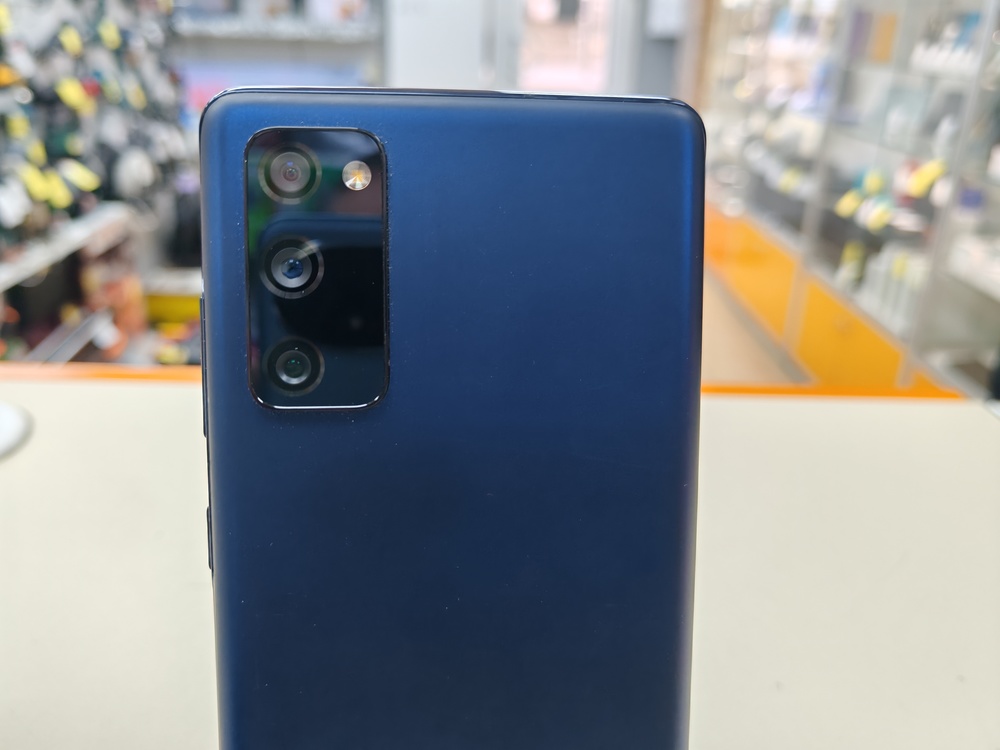 Смартфон Samsung Galaxy S20 FE 6/128