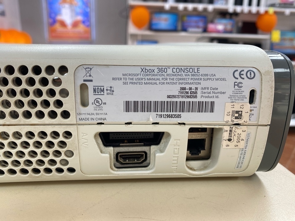 Игровая приставка Xbox 360;