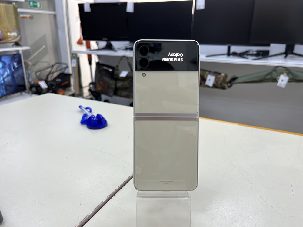 Смартфон Samsung Galaxy Z-Flip 3 8/128