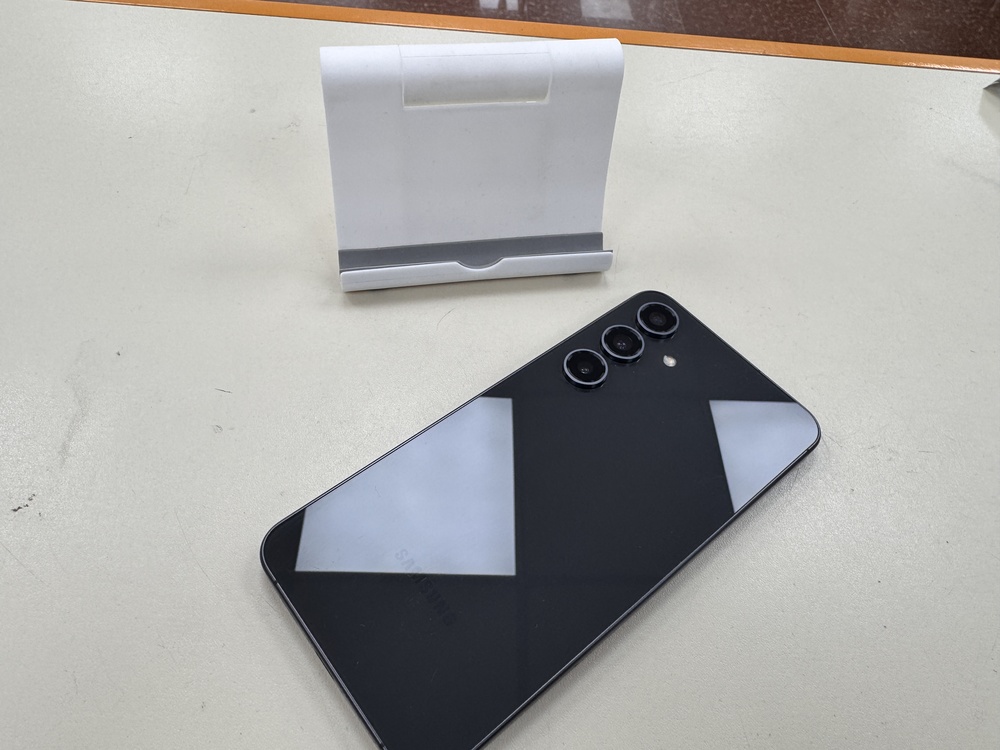 Смартфон Samsung Galaxy S24 FE 8/256