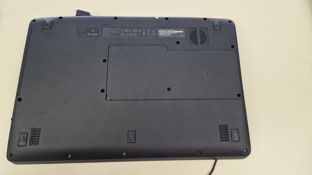 Ноутбук Acer; E1-7010, AMD Radeon (TM) Graphics, 4 Гб, Нет, 500 Гб