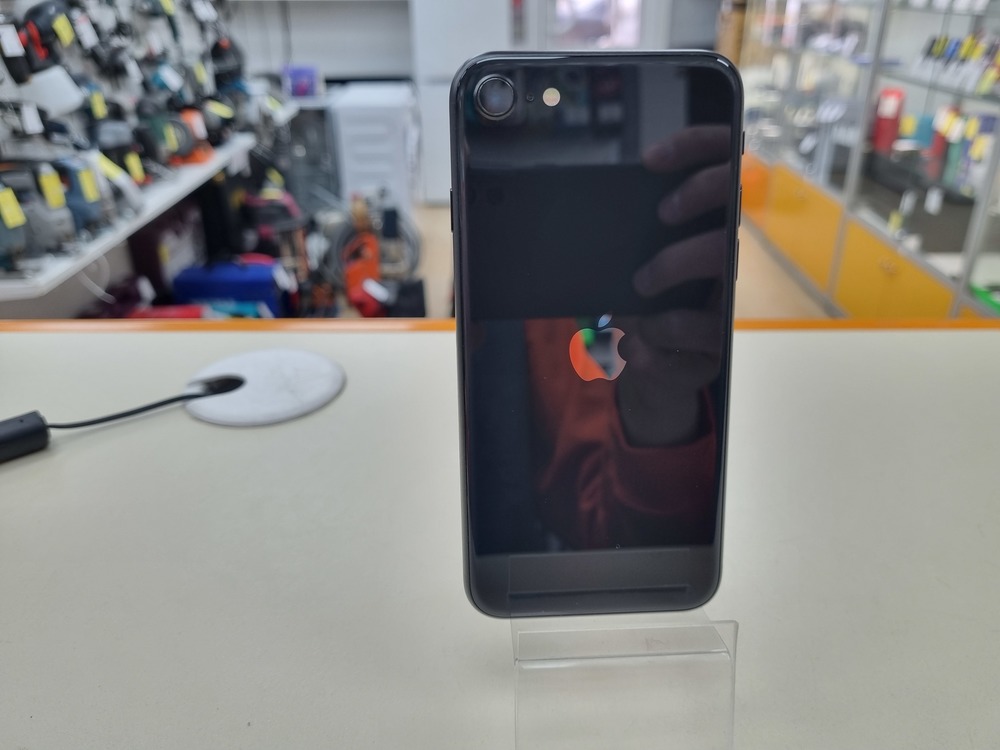 Смартфон Apple iPhone SE 2020 64Gb