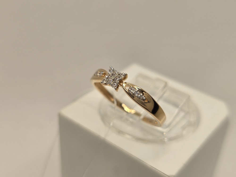 КОЛЬЦО С КАМНЯМИ (Au 585)