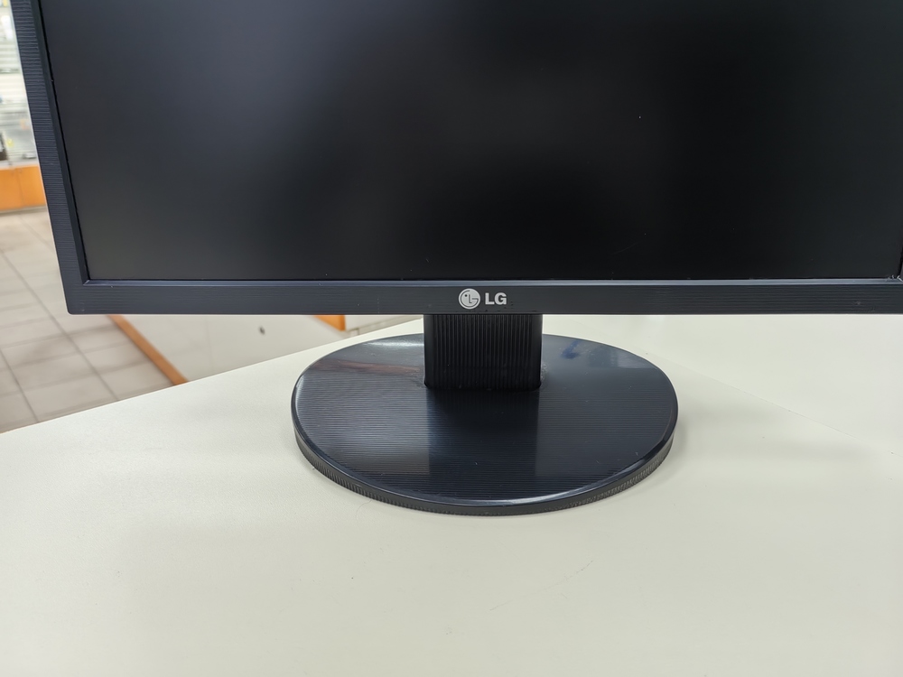 Монитор LG L1933S