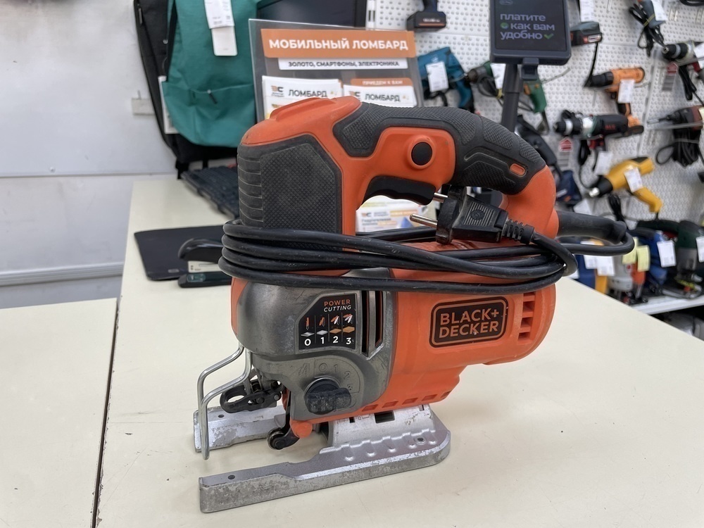 Лобзик Black & Decker BES610;