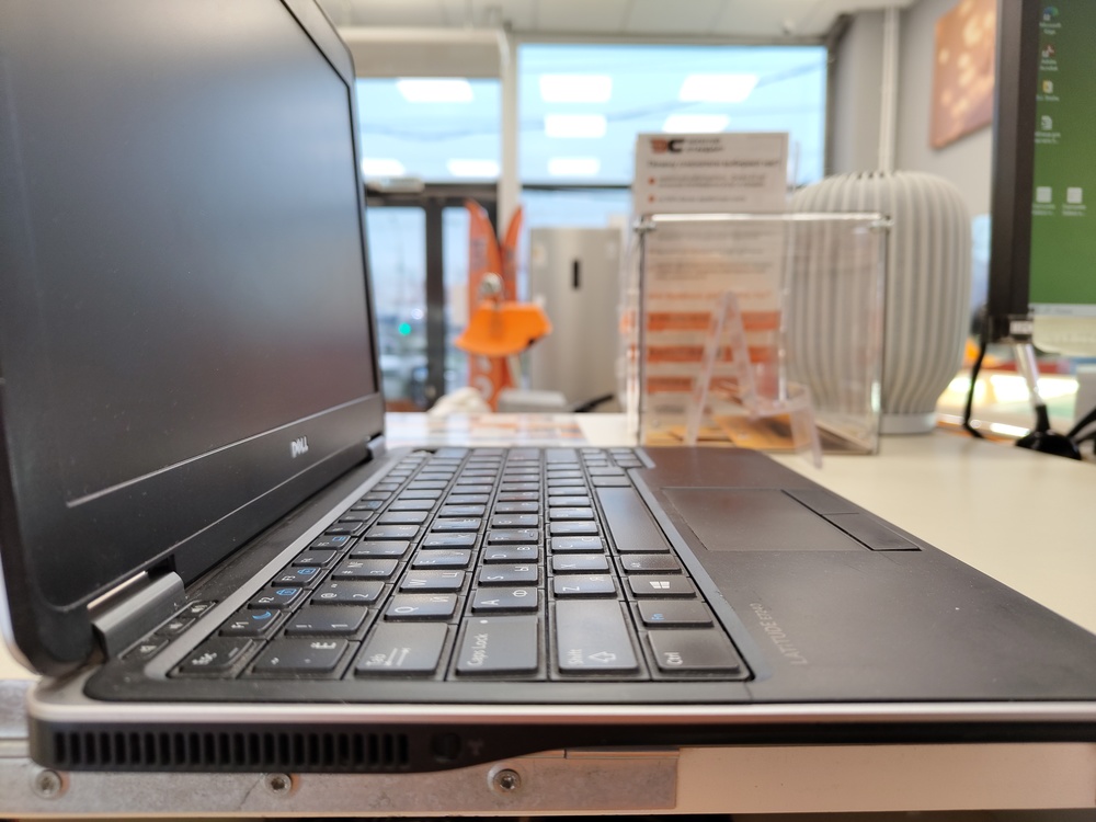 Ноутбук DELL; Core i5-4300U, HD Graphics, 8 Гб, 250 Гб, Нет