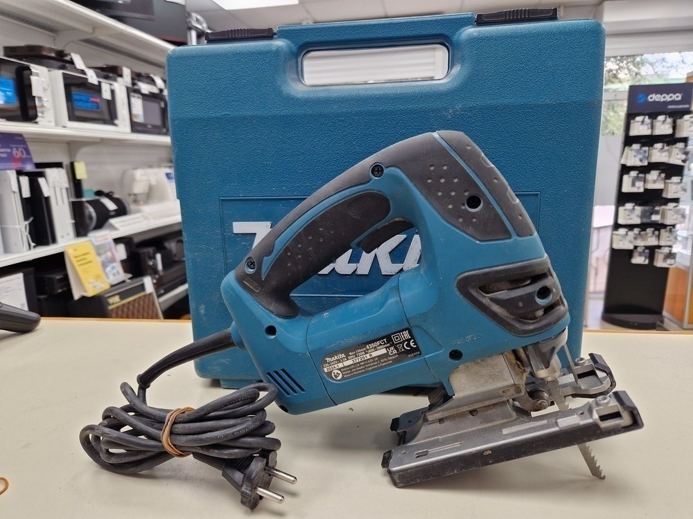 Лобзик Makita 4350fct