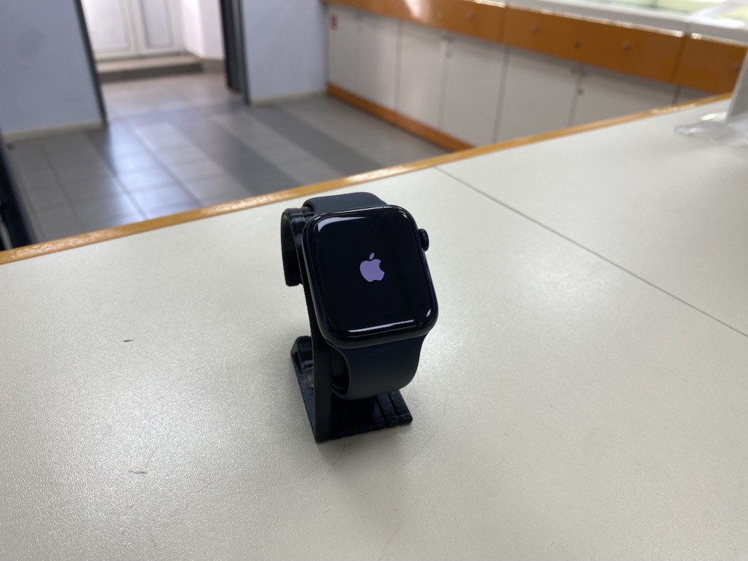 Смарт-часы Apple Watch SE 2022 44mm