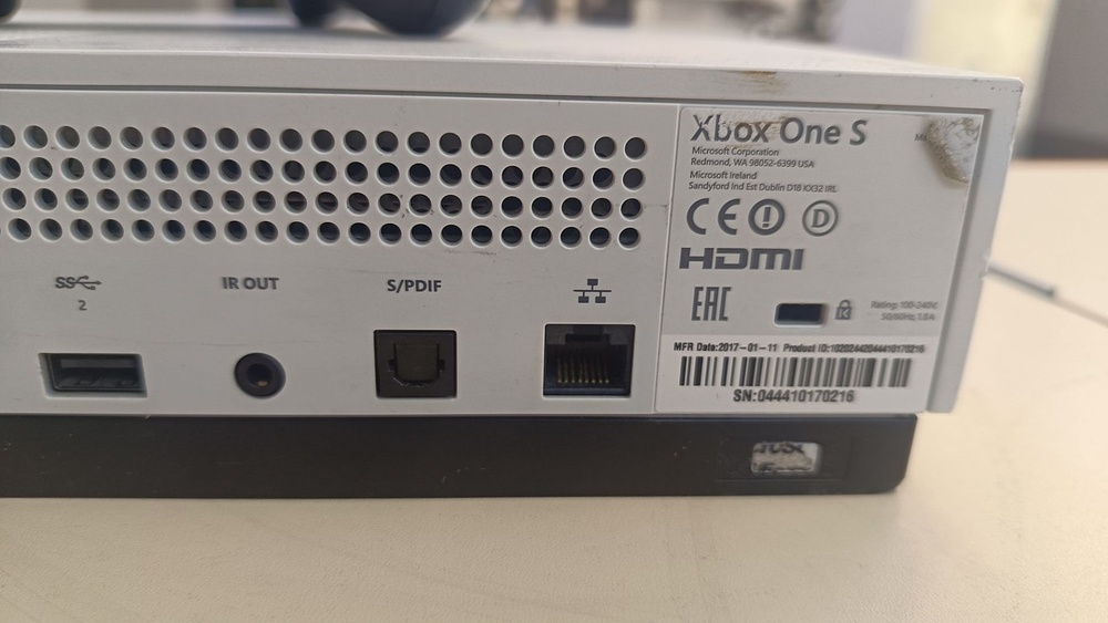Игровая приставка Xbox One S 500Gb Игровая приставка Xbox One S 500Gb