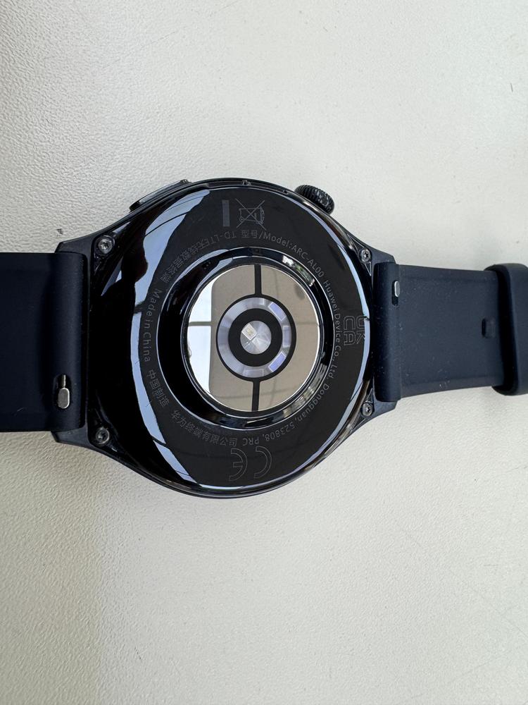 Смарт-часы Huawei WATCH 4