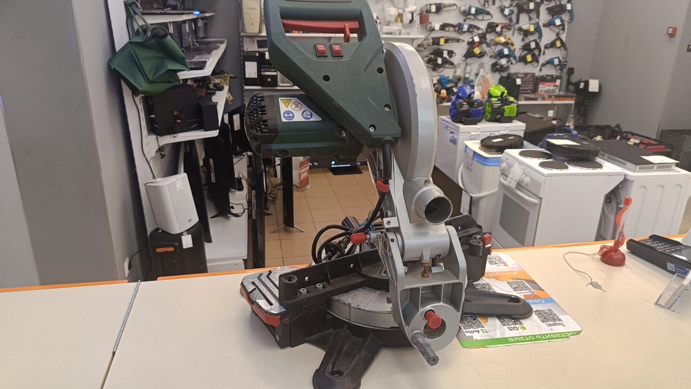Торцовочная пила METABO KS216M