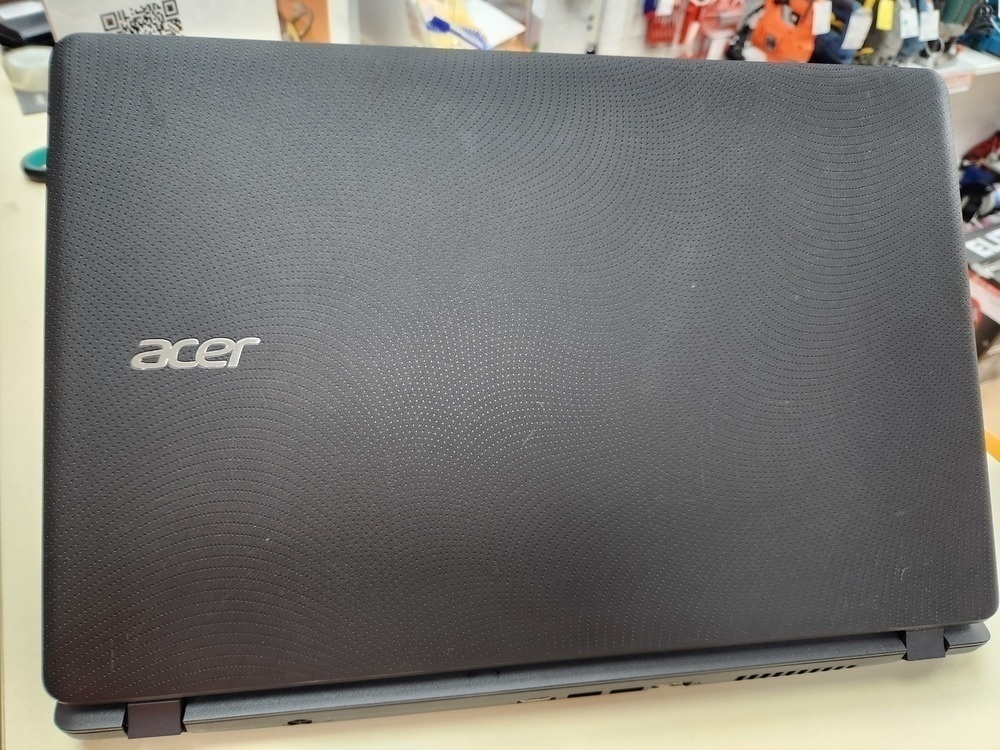 Ноутбук Acer; Core i3-6006U, Нет, 4 Гб, 120 Гб, Нет