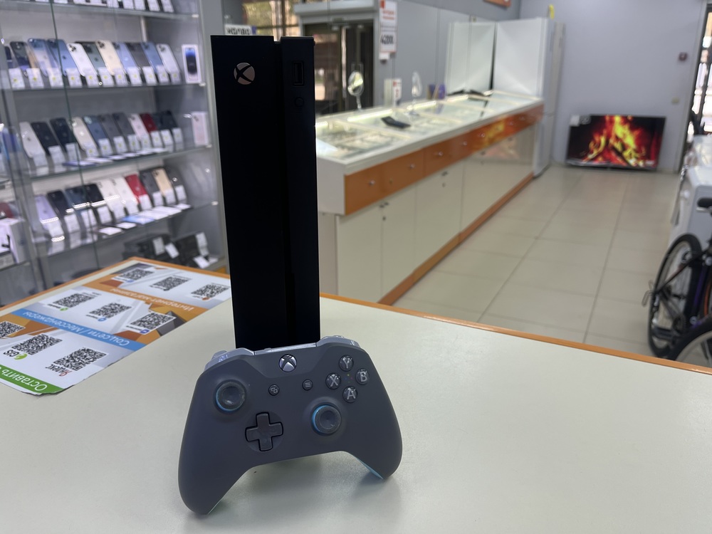 Игровая приставка Xbox One X 1Tb