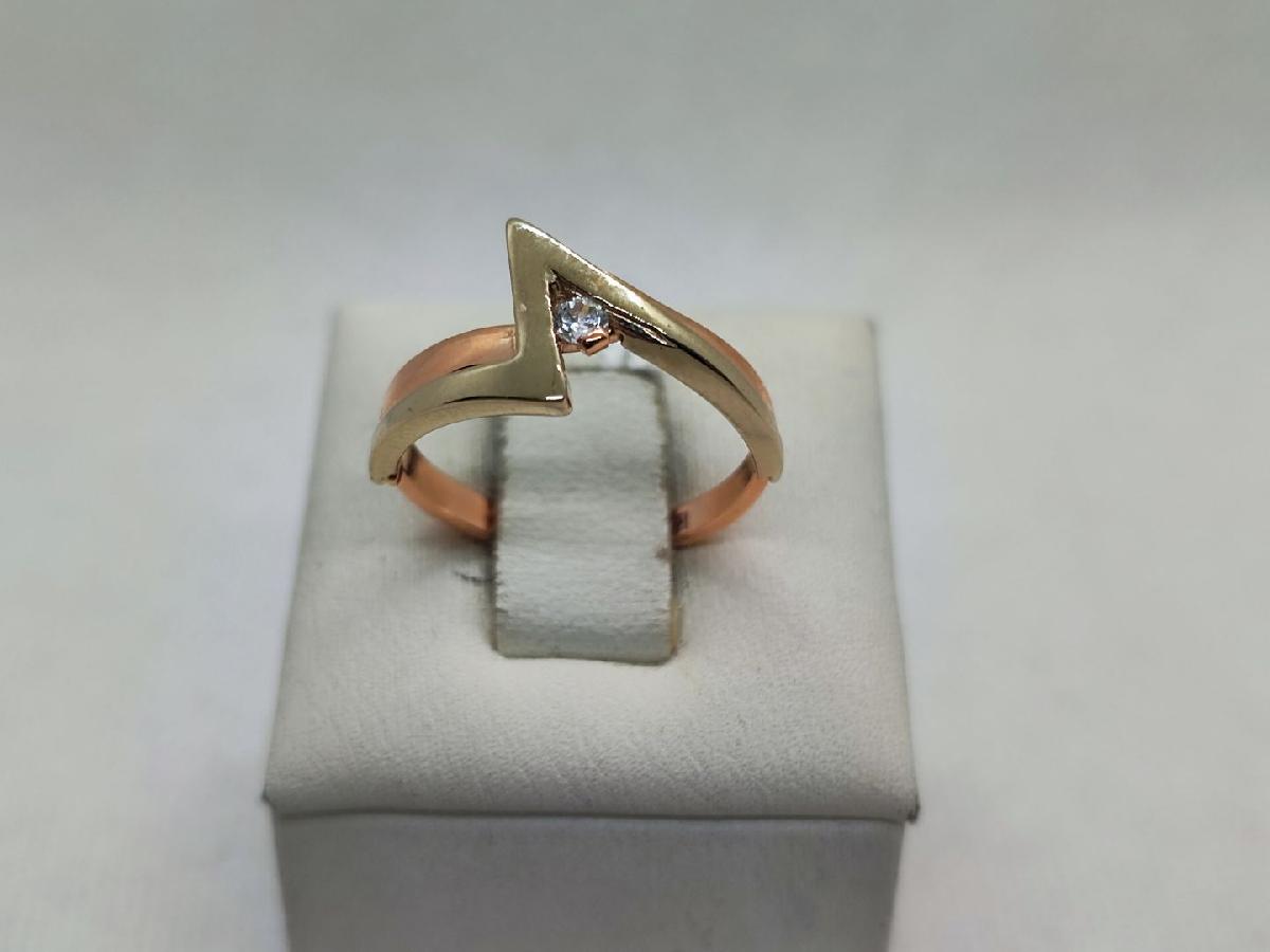 КОЛКМ585 КОЛЬЦО С КАМНЕМ (Au 585)