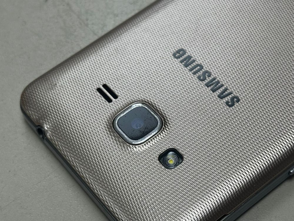 Смартфон Samsung Galaxy J7 Prime