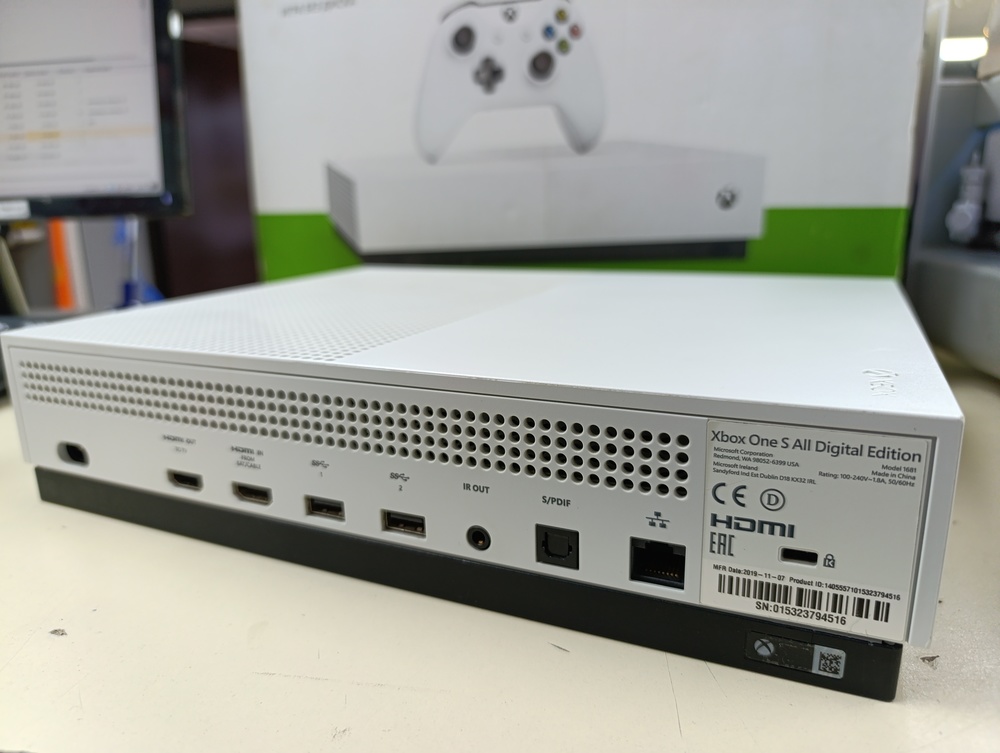 Игровая приставка Xbox One S Digital Edition 500Gb