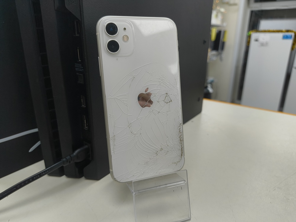 Смартфон Apple iPhone 11 64Gb