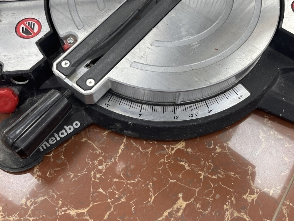 Торцовочная пила Metabo KS-216 Lasercut