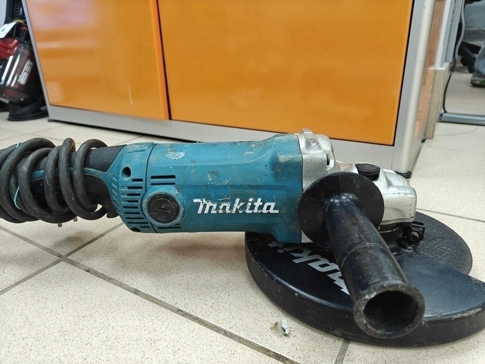 Угловая шлифмашина Makita GA9050