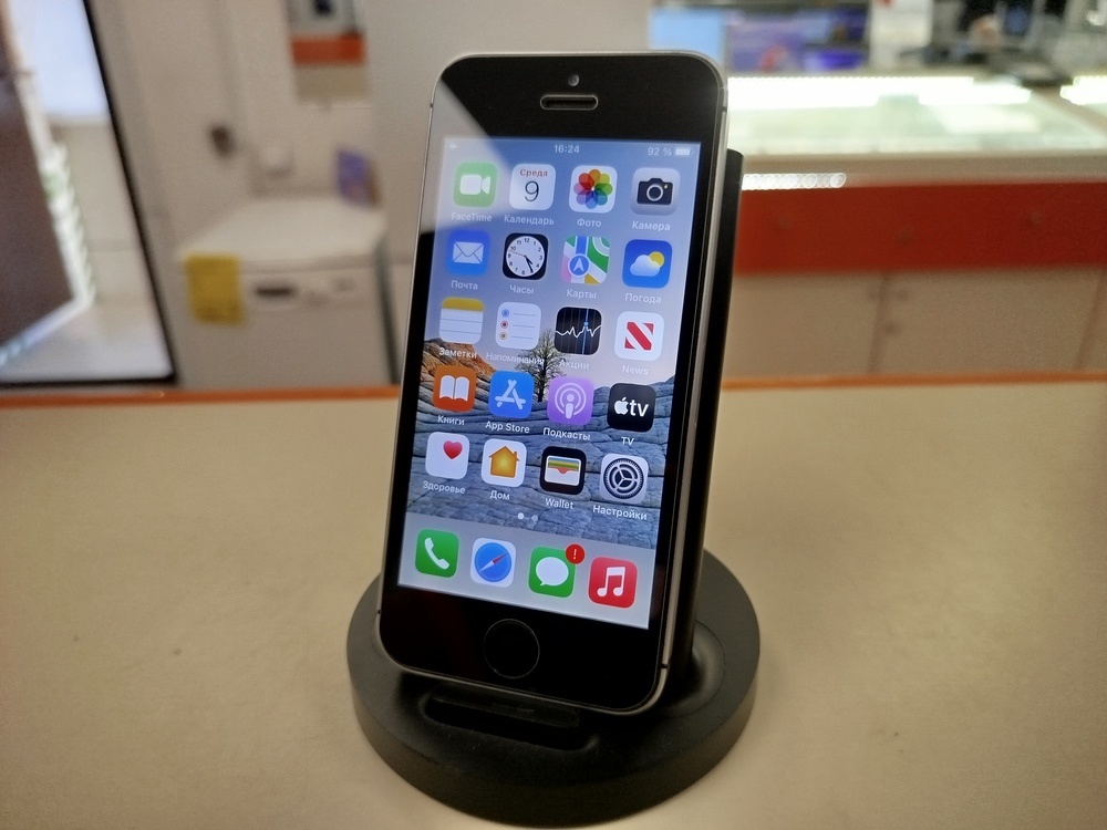 Смартфон Apple iPhone 5SE 128Gb