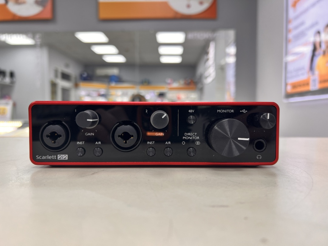 Внешняя звуковая карта Focusrite Scarlett 2i2