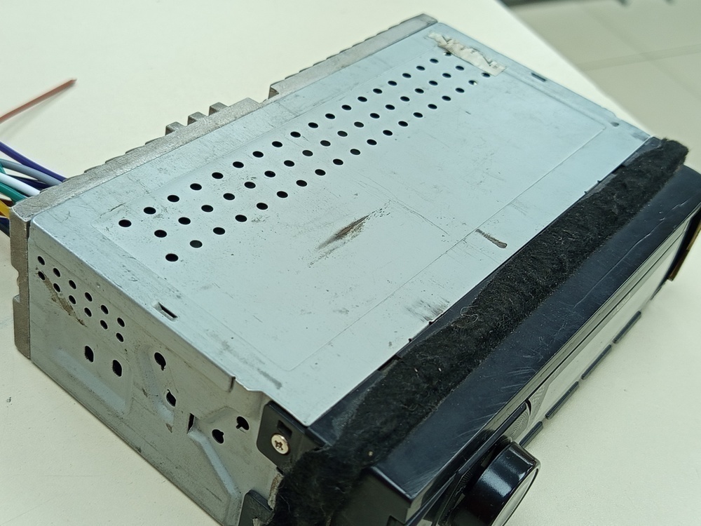 Автомагнитола Aura AMH-530BT