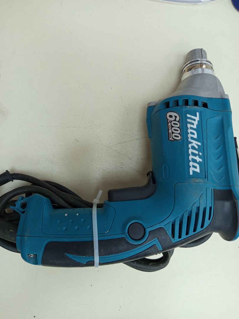 Шуруповерт Makita FS6300