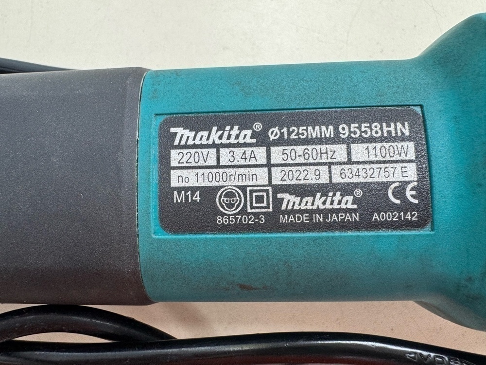 Угловая шлифмашина Makita 9558HN