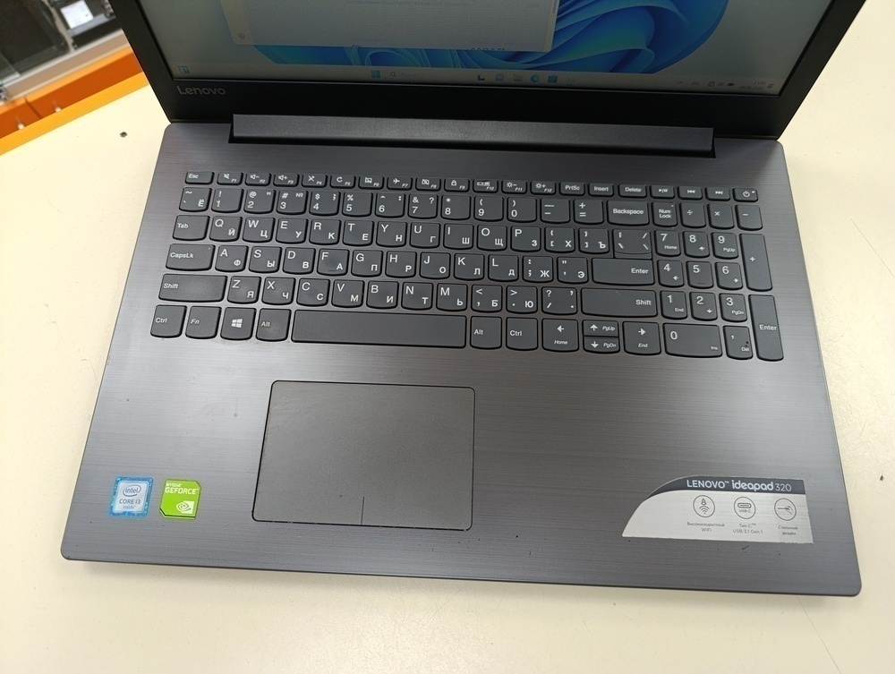 Ноутбук Lenovo; Core i3-6006U, GeForce 920MX, 6 Гб, Нет, 1 Tb
