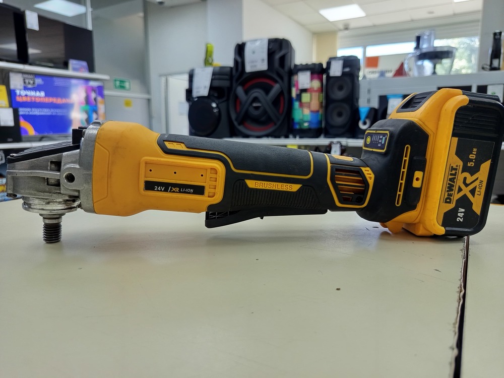 Угловая шлифмашина Dewalt DCG406
