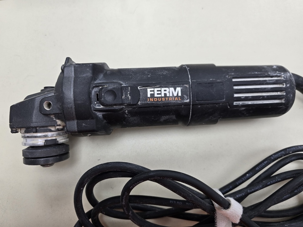 Угловая шлифмашина Ferm AGM1114P 710W-125MM
