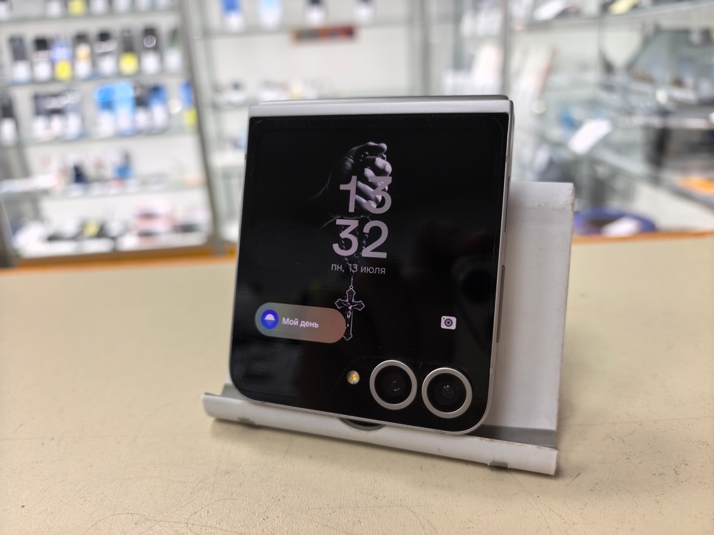 Смартфон Samsung Galaxy Z Flip 6 12/256