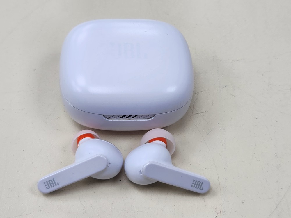 Наушники беспроводные JBL Live Pro+ TWS;