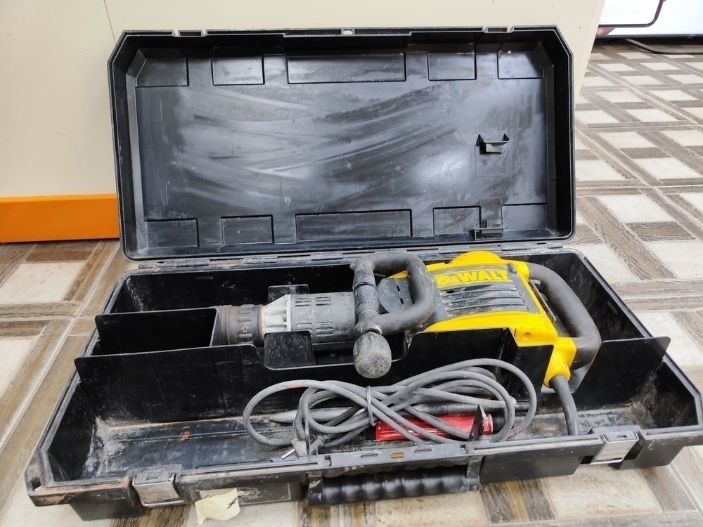 Отбойный молоток Dewalt D25899K