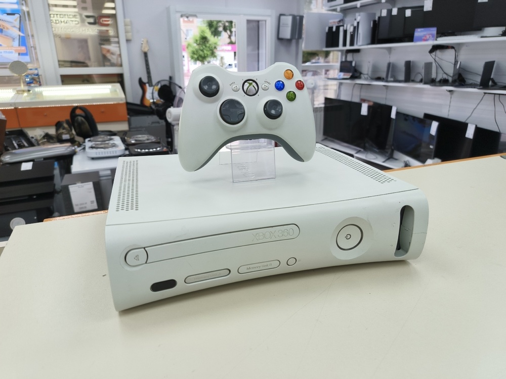 Игровая приставка Xbox 360;