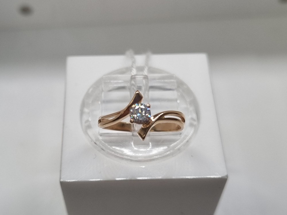 КОЛКМ585 КОЛЬЦО С КАМНЕМ (Au 585) КОЛКМ585 КОЛЬЦО С КАМНЕМ (Au 585)