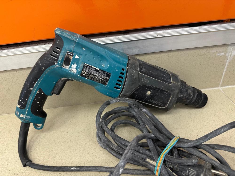 Перфоратор Makita HR2470