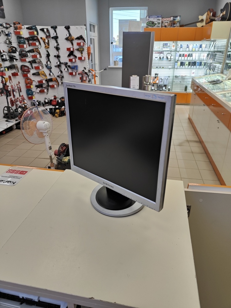Монитор Samsung 710N