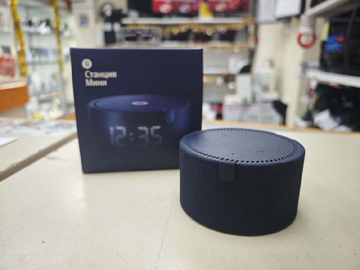 Умная колонка Яндекс Мини с часами
