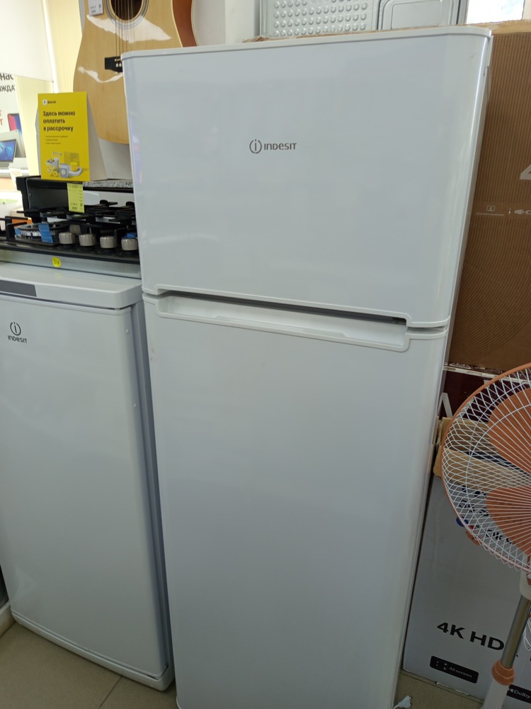 Холодильник Indesit TIA16