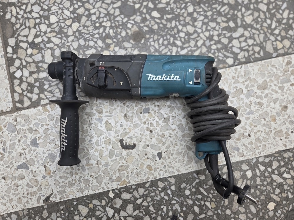 Перфоратор Makita HR2470